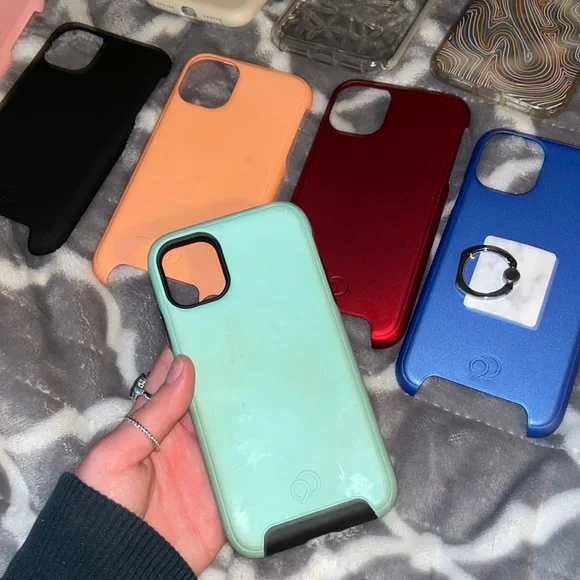 iPhone 11 case bundle - Picture 4 of 4